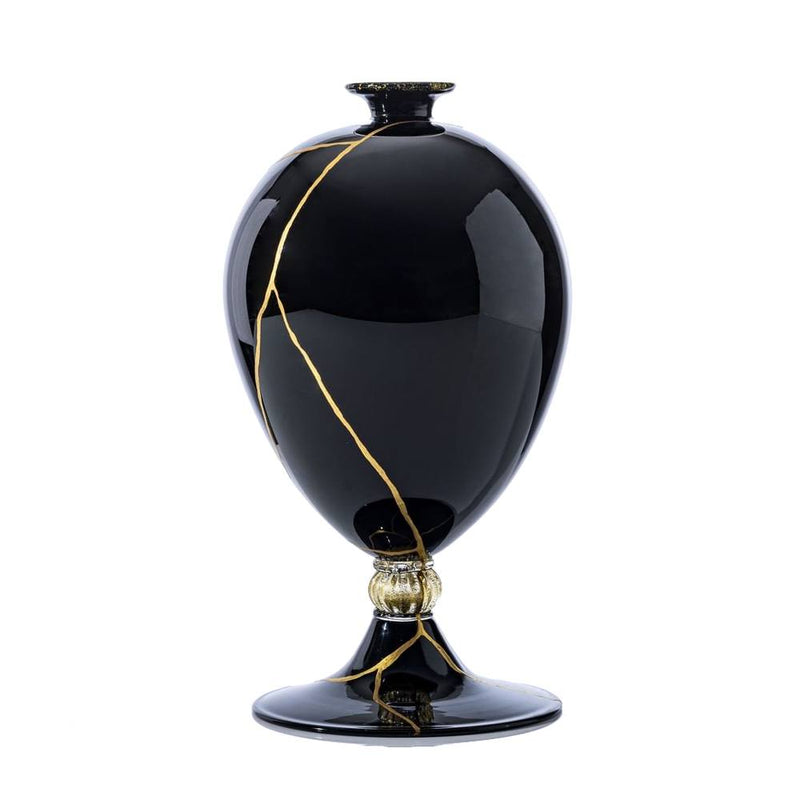 VENINI Vaso Veronese Nero con Decoro In Polvere d'Oro in Vetro Soffiato di Murano 600.18