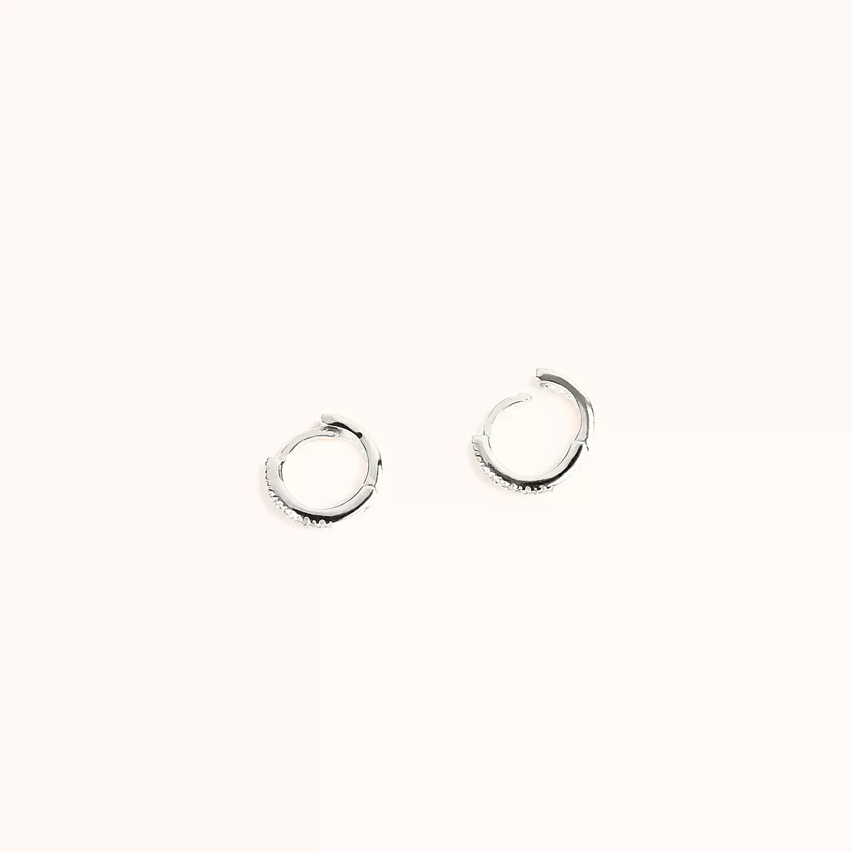 ALFYO Orecchini Loop Piccoli a Cerchio in Oro Bianco e Diamanti