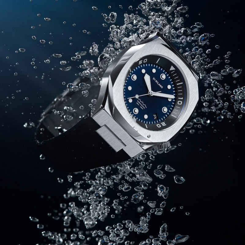 orologio D1 Milano subacqueo automatico con cassa in acciaio quadrante blu e cinturino nero DVRJ02 variante4