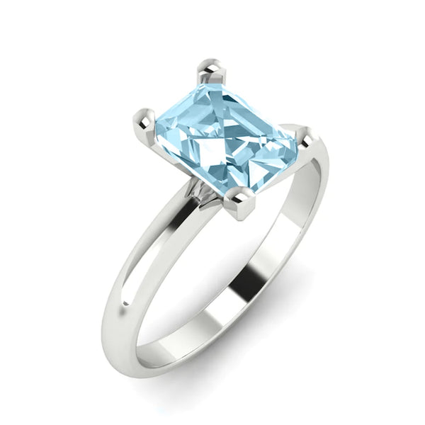anello solitario con pietra azzurra e montatura in oro bianco