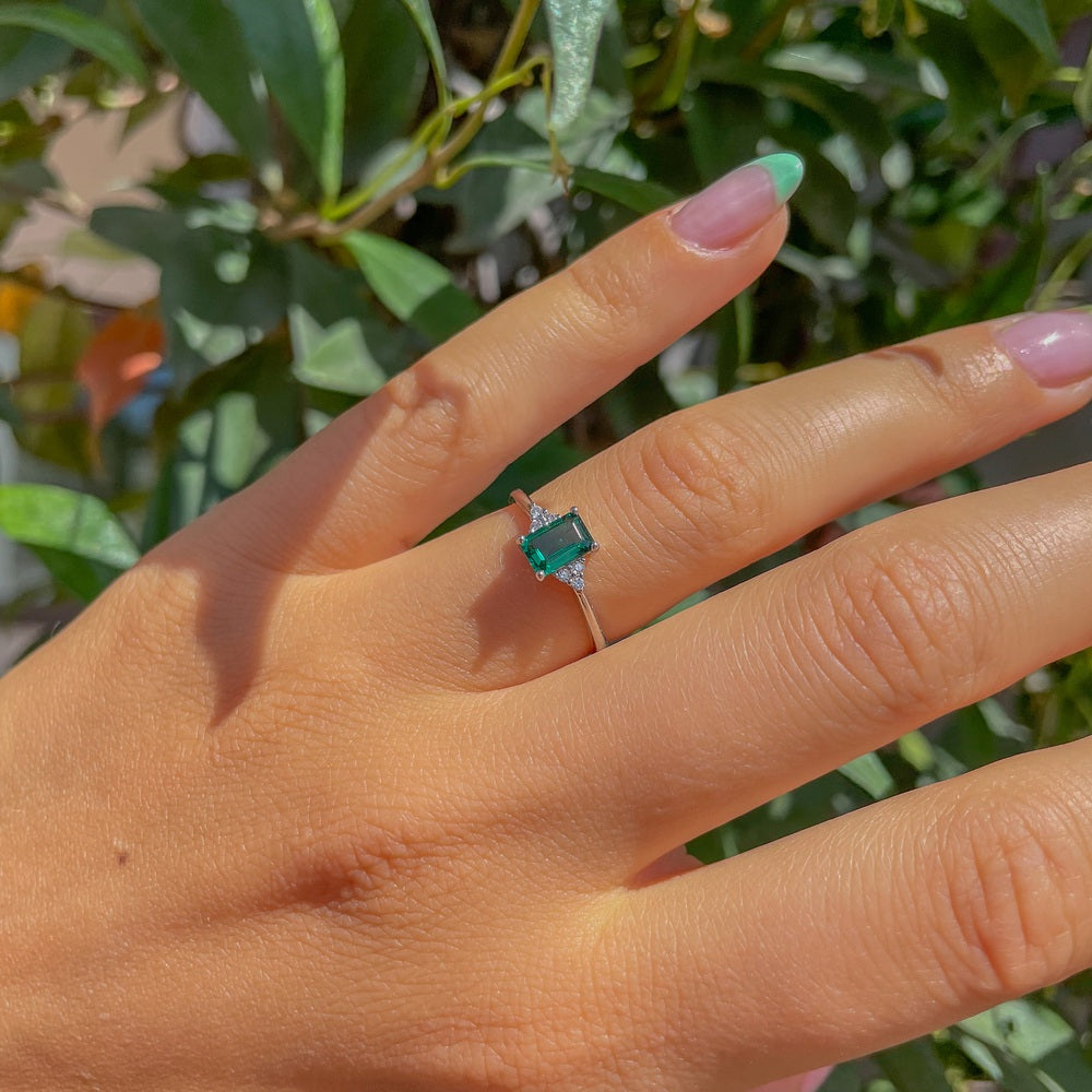 Smeraldo Punto Luce Indossato Collana In Oro Diamanti E Smeraldo