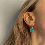 Charm per orecchini TI SENTO rotondi con pietra color verde malachite in argento bicolore 9227MA Indossato