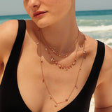 Collana donna Rosato RZIB05 Collezione In To The Blue in argento 925 placcata oro rosa con pendenti marini indossata mare fronte