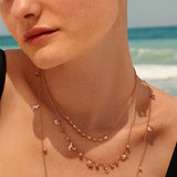 Collana donna Rosato RZIB03 Collezione In To The Blue in argento 925 placcato oro rosa con pendenti marini indossata. 