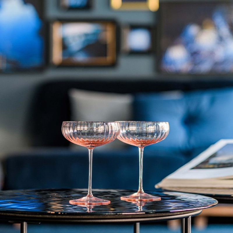 VENINI Bollicine Due Coppe Champagne Rosa Cipria in Vetro Soffiato di Murano 343.25 Ambientato