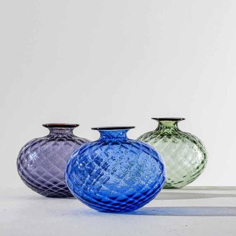 vaso venini balloton monofiore indaco in vetro soffiato di Murano 100.36 Ambientato