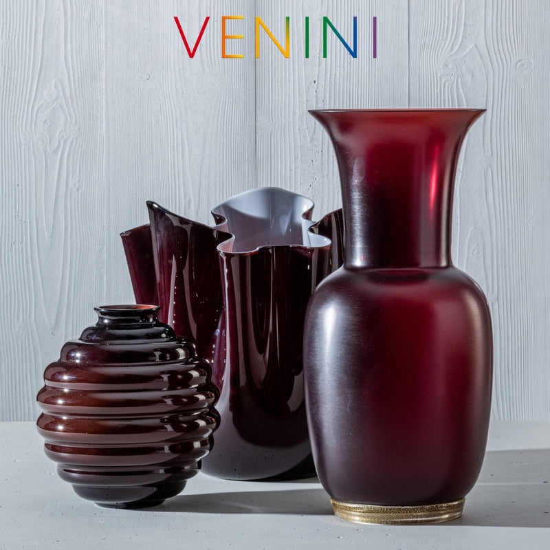 vaso grande venini satin color rosso sangue di bue con base foglia oro in vetro soffiato di Murano 706.24 Variante1